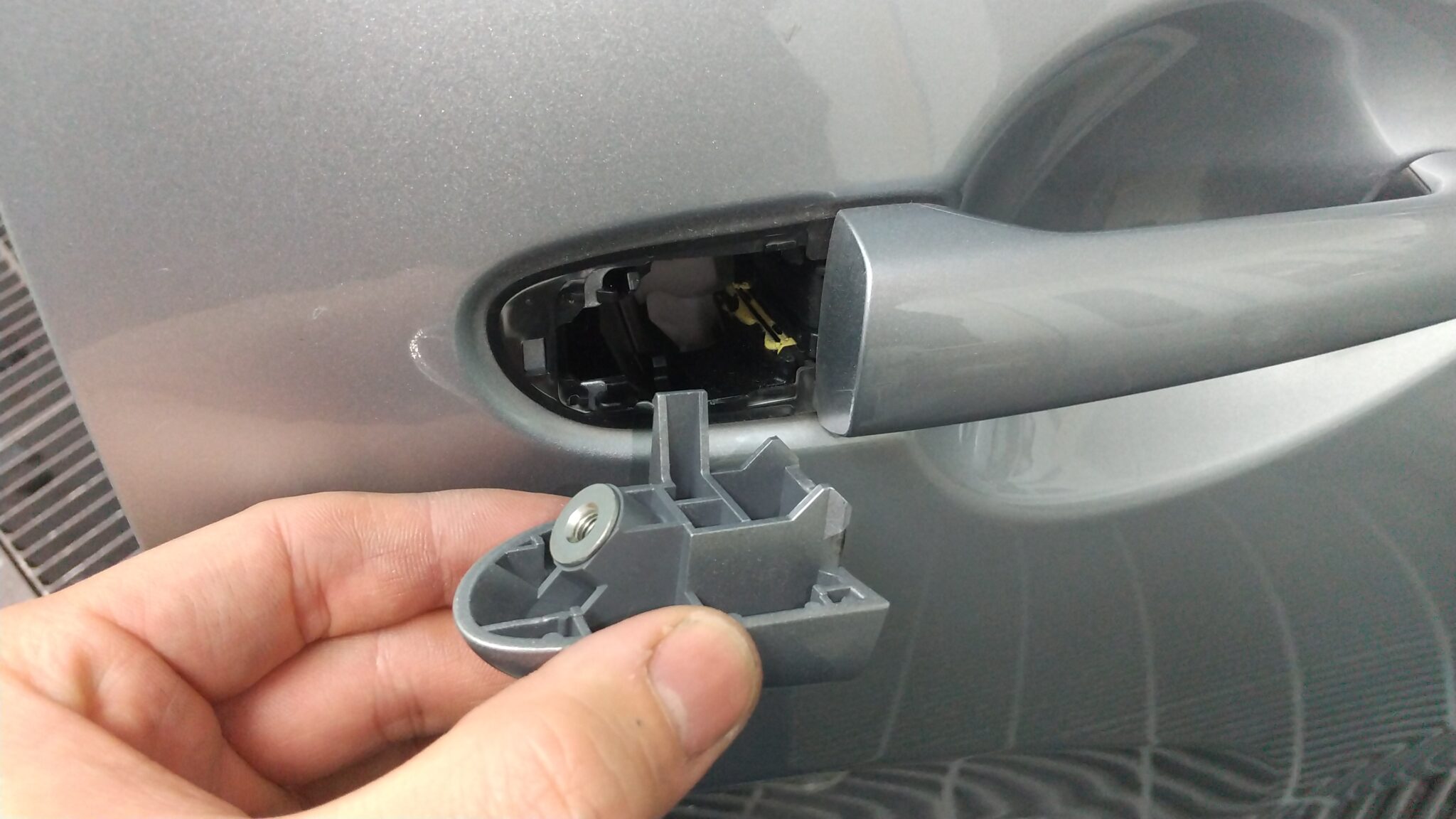 CX5 KF2Pリアドアアウターハンドルの外し方・ばらし方法 CX5 KF2Pリアドアアウターハンドルの外し方・ばらし方法